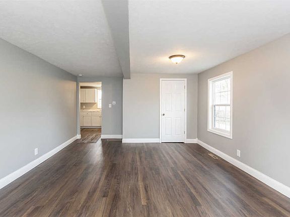 3rd image of 311 N Vine St
