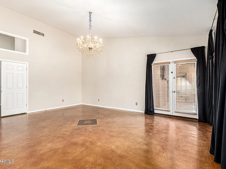 4704 E Hearn Rd — Photo 19