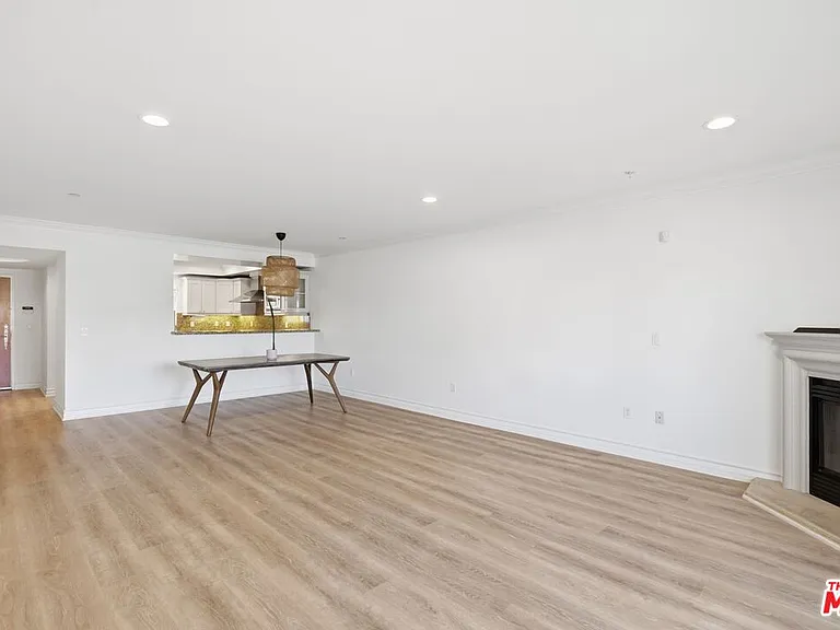 1878 Greenfield Ave #304 — Photo 8