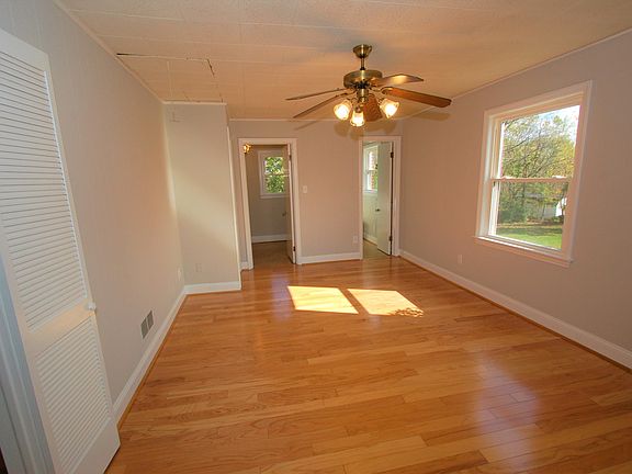 3rd image of 3611 McDaniel Dr