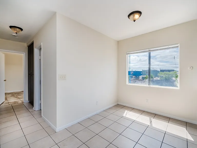 514 Grand Ave #D — Photo 3