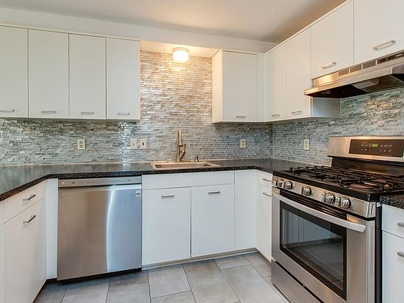 5th image of 57 Lantern Ln Unit 1