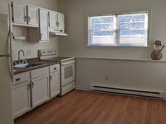 3rd image of 79 Belair Drive #79