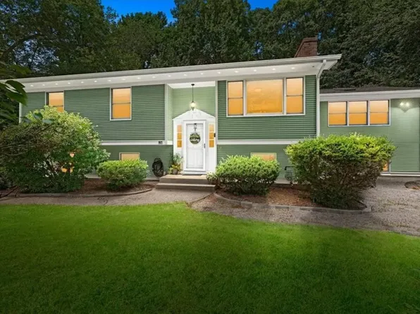 134 Parkwood Dr, Kingston, RI 02881