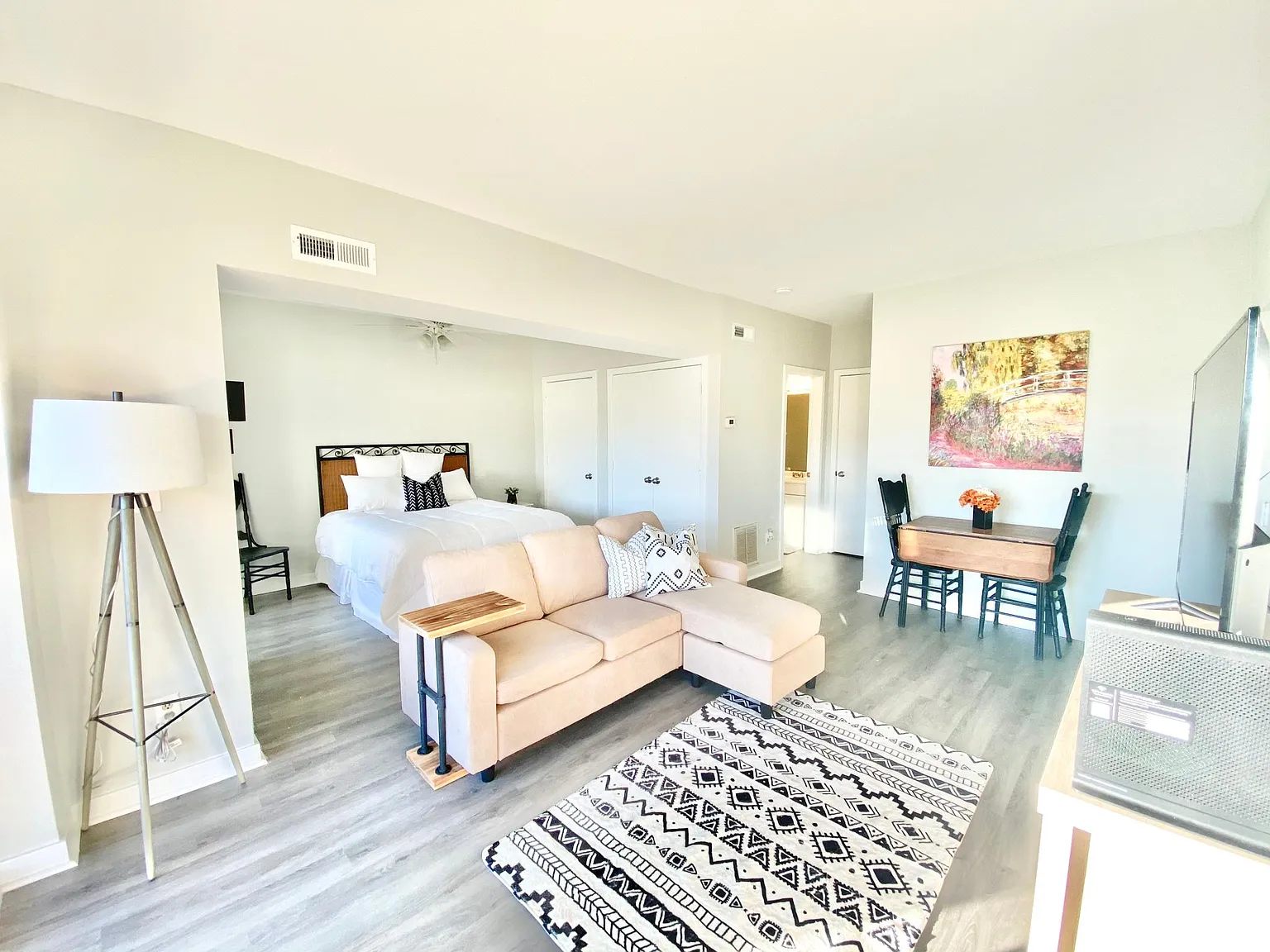 Studio, 490 sqft, $2,150 — Photo 2