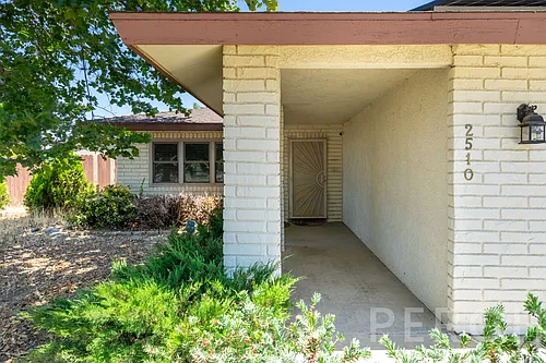 2510 E Devonshire Ave Photo 1