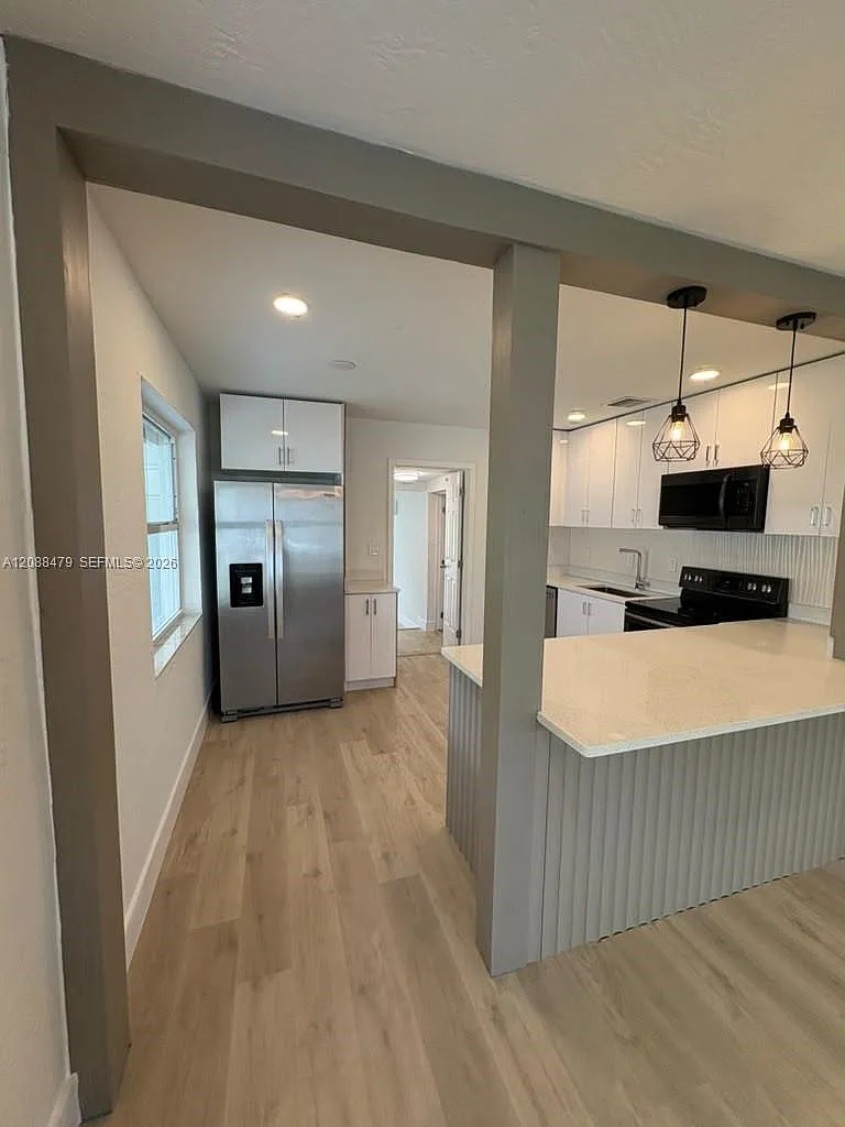 825 S 28th Ave — Photo 4