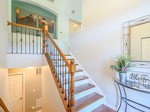 3rd image of 982 Indigo Ct