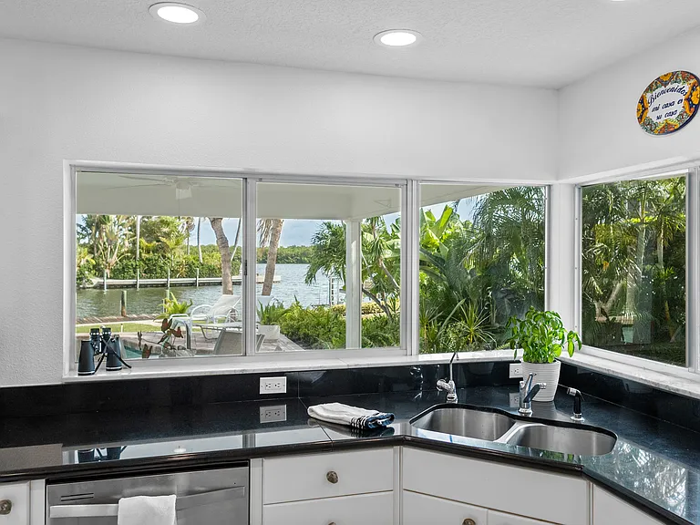 761 Emerald Harbor Dr — Photo 37