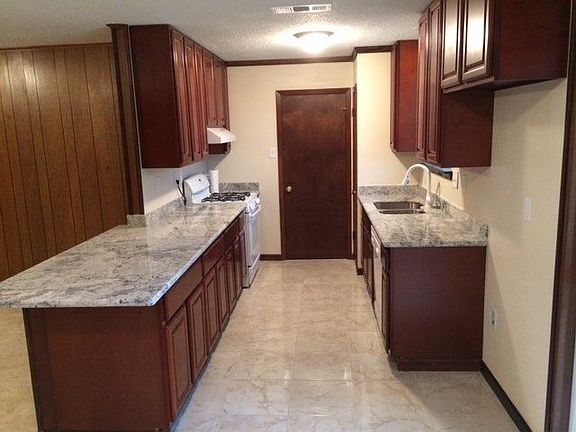 4th image of 221 Willowbrook Dr