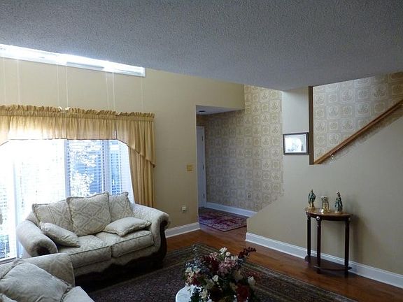 2nd image of 404 Manor Dr APT D