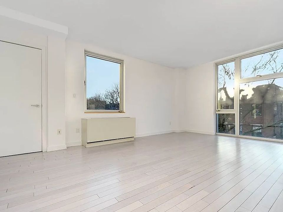 1st image of 250 Bedford Ave #129212