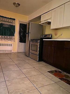 2nd image of 299 E 39th St Floor 2