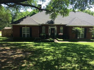 1228 Victoria Dr, Nacogdoches, TX 75965