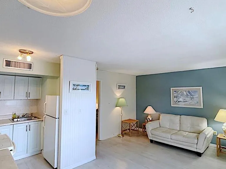 1200 Colonnades Dr #208 — Photo 6