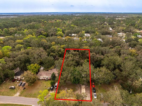 4th image of 325 Lakeshore Dr