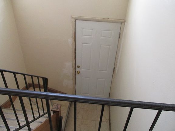 5th image of 15018 Dorchester Ave APT 2W