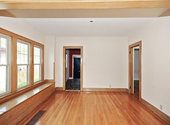 5th image of 921 E Cleveland Ave
