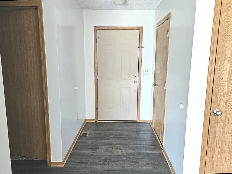 504 Stonedale Dr — Photo 6