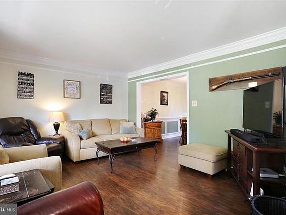 4th image of 109 Parkwood Cir