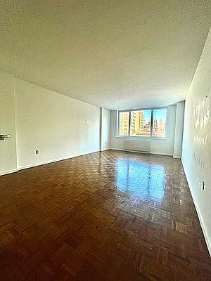 4th image of 350 W 43rd St APT 2D