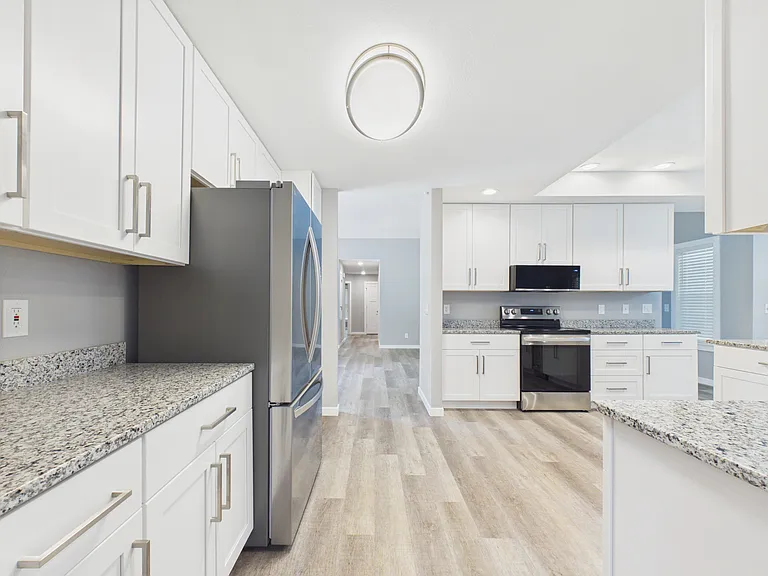 483 Baypoint Dr — Photo 11