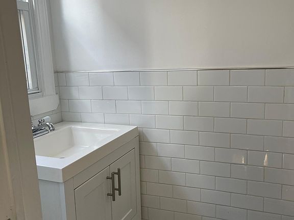 5th image of 367 Bradley Ave Floor 1