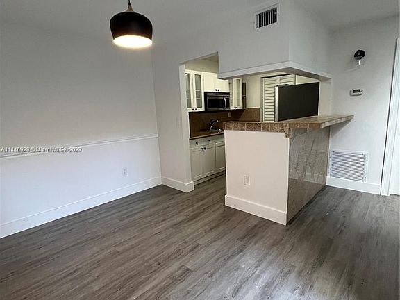 3rd image of 3209 Bird Ave Unit 5
