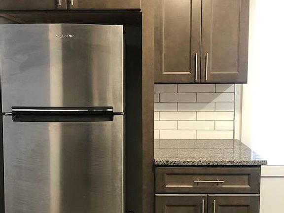 5th image of 28 E Lacrosse Ave