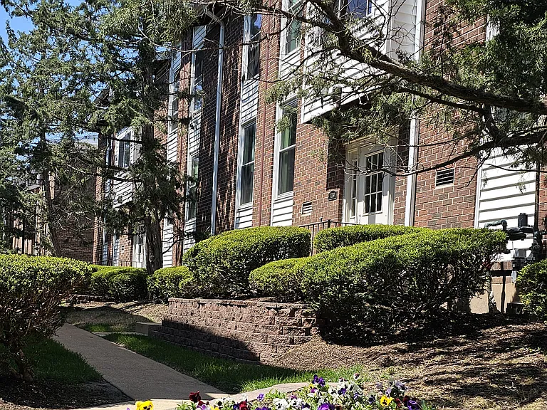 Marlborough Trails Apartments — Photo 13
