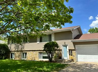 1195 County Road B W, Roseville, MN 55113