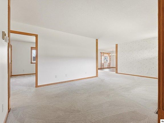 5th image of 7893 Fairview Rd