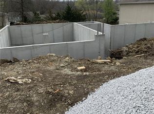 906 Ingleside Dr, Pleasant Hill, MO 64080