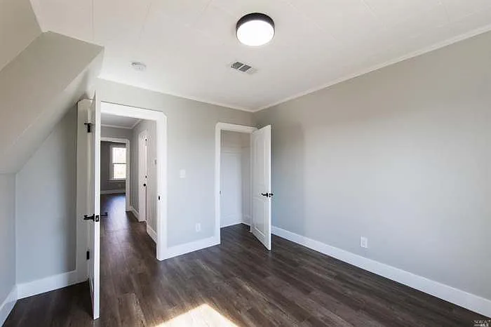 3 bed, 1172 sqft, $3,200 — Photo 2