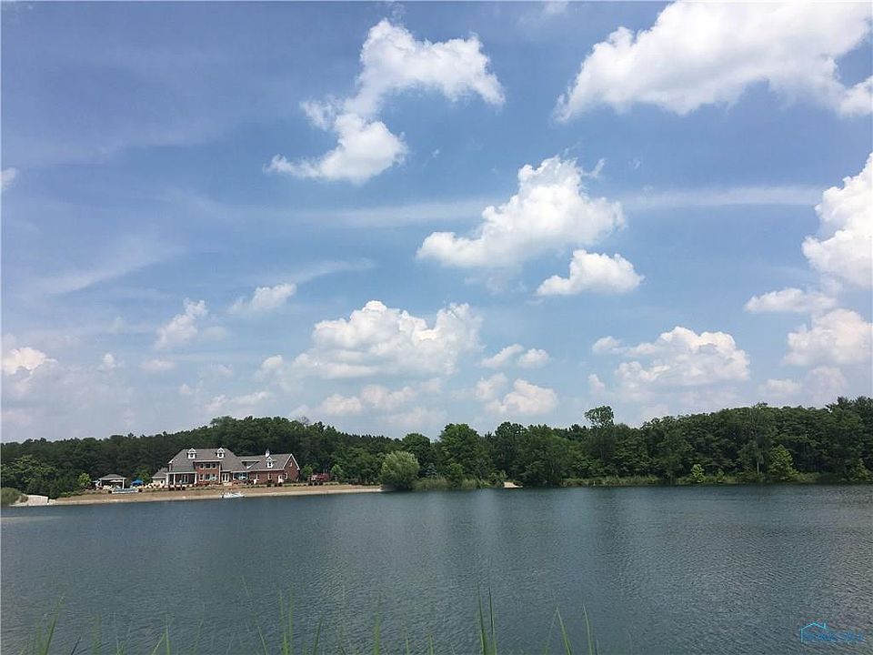 2nd image of 715 E Shoreline Dr