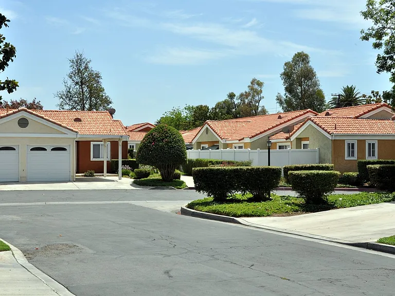 Concord Villas Patio Homes - Riverside, CA — Photo 53