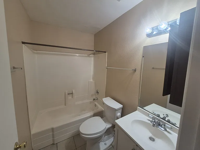 645 W Rio Salado Pkwy #D — Photo 4