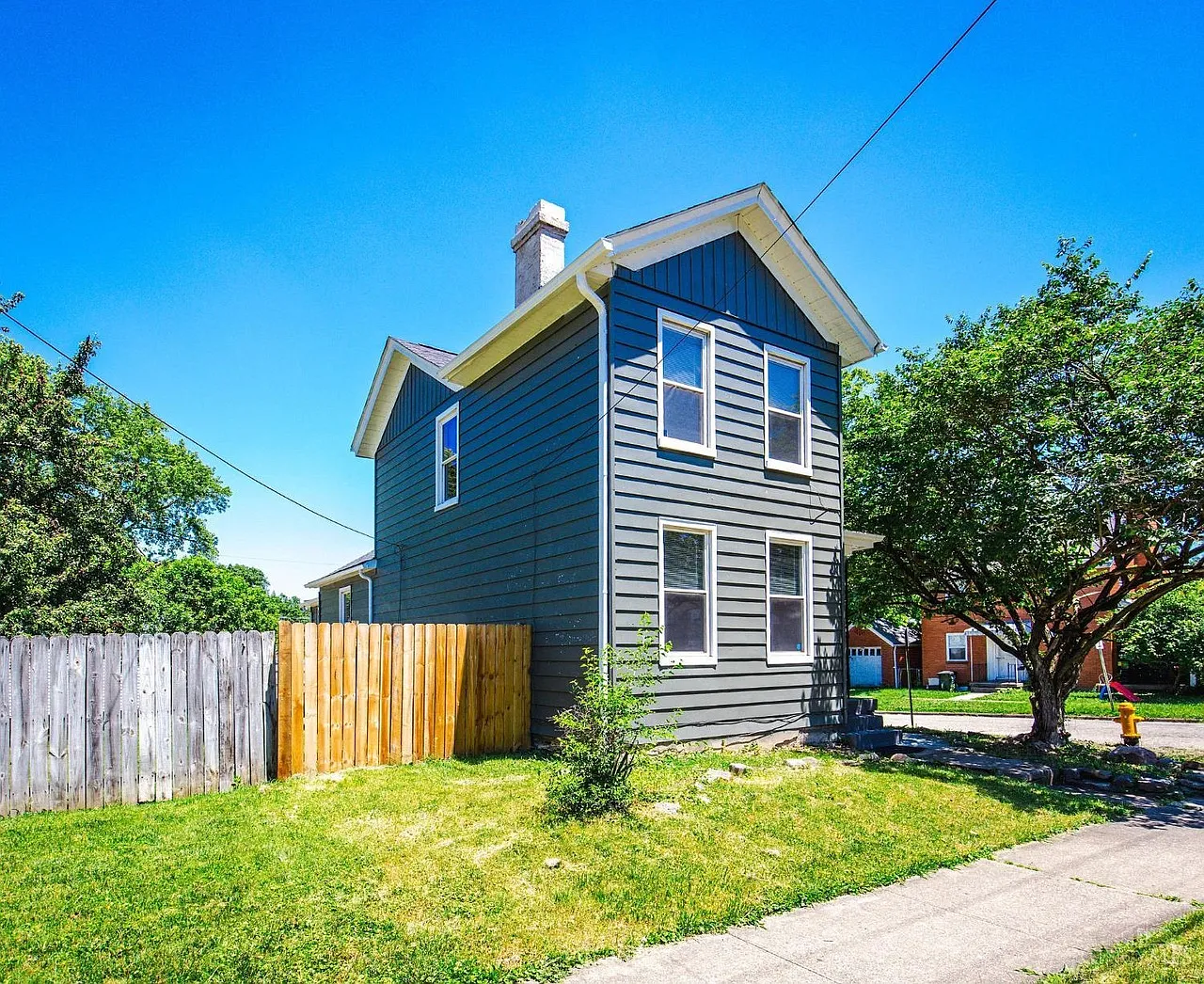 3 bed, 1.5 bath, 1528 sqft, $2,150 — Photo 2