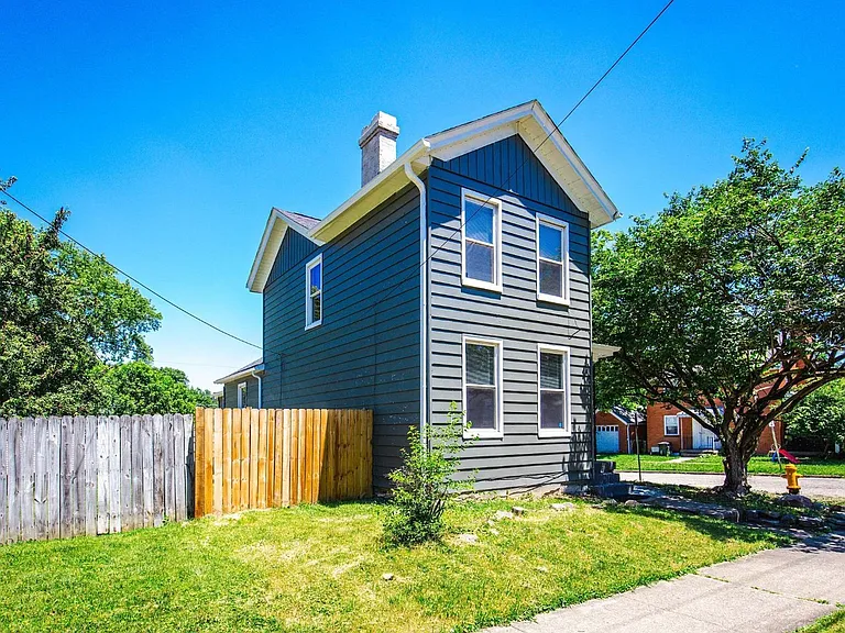 504 Millikin St — Photo 2