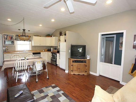 3rd image of 218 Crystal Ave