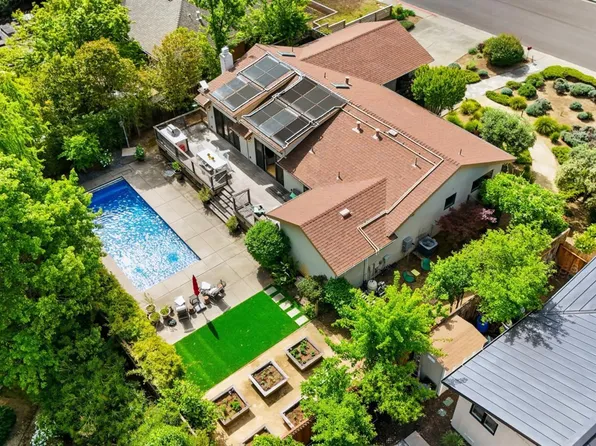 1675 Sylvaner Avenue, St. Helena, CA 94574
