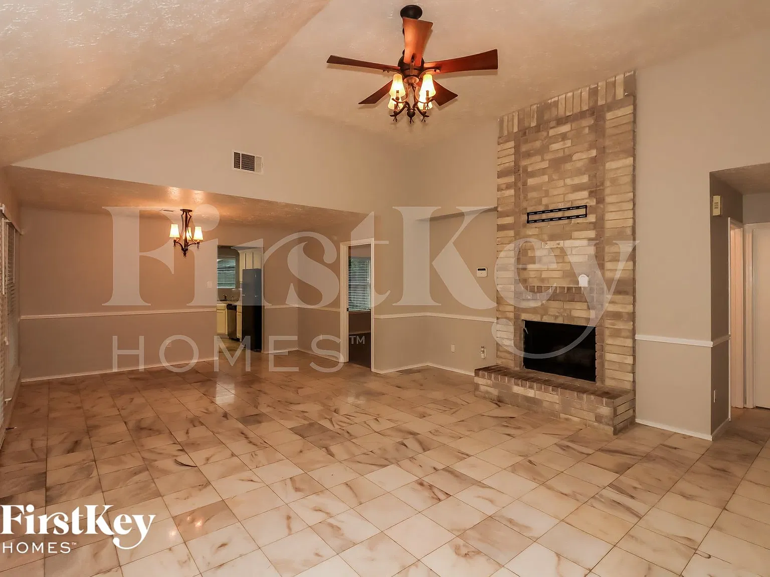 4 bed, 2.0 bath, 1977 sqft, $2,360 — Photo 4