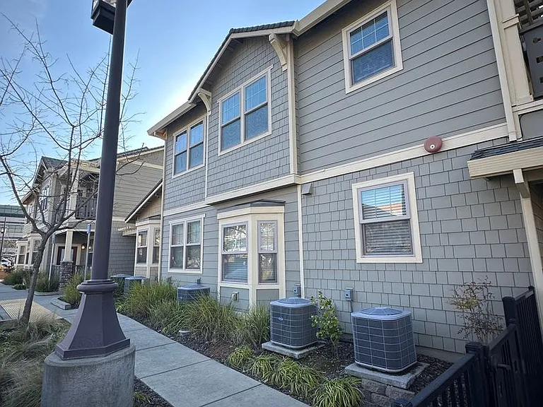 H Street Apartments — Photo 3