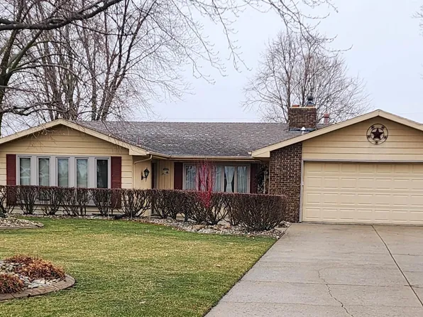 2202 Pleasant Ridge Dr, Fort Wayne, IN 46819