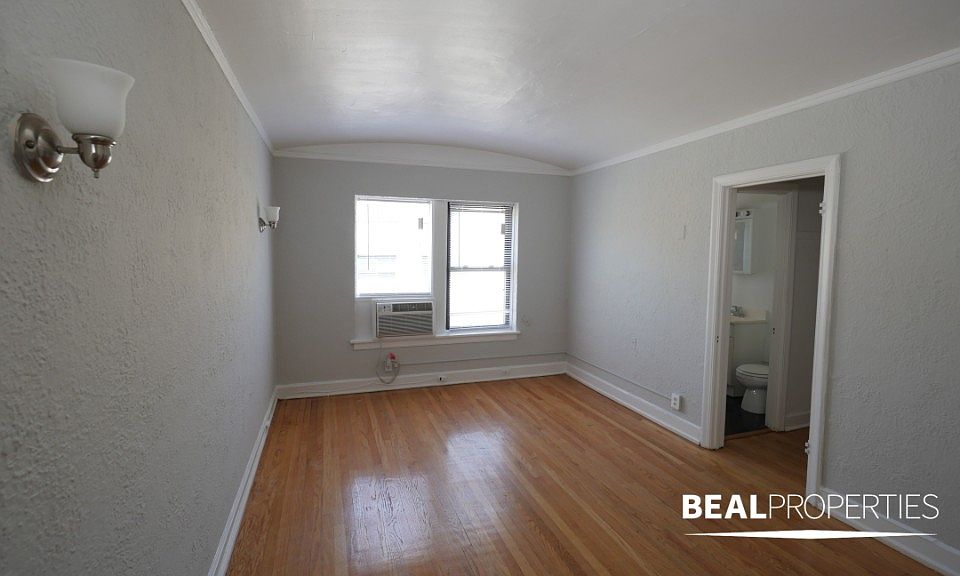 1st image of 536 W Arlington Pl #536211