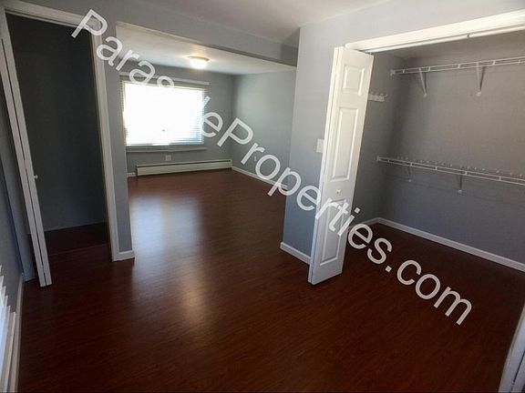 4th image of 831 Albert St