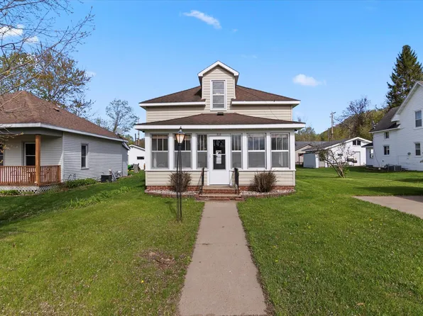 320 S Scott St, Elmwood, WI 54740