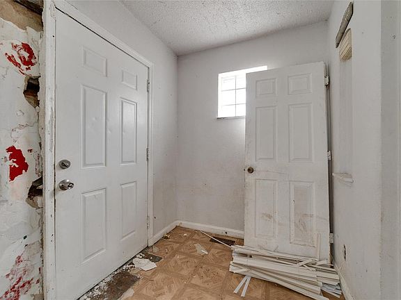2nd image of 5841 McArthur Ave
