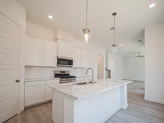 5th image of 8919 Grovner Pl