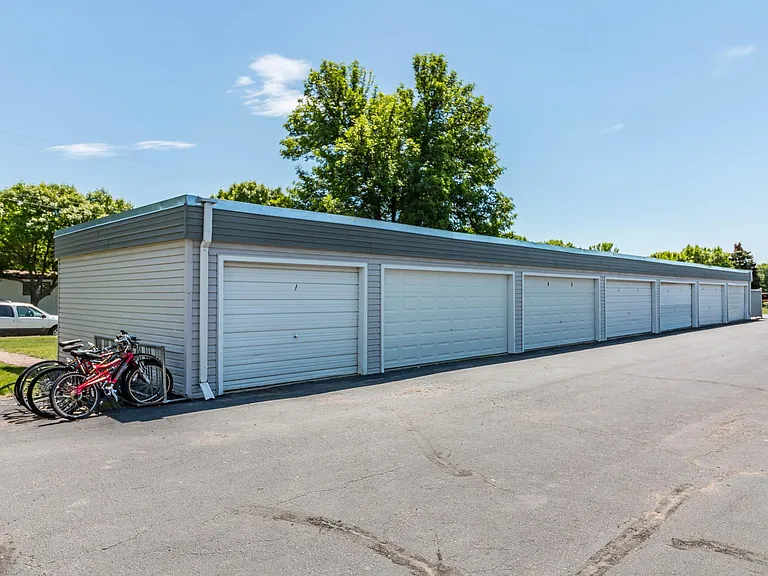 Brentwood Apartments Garages